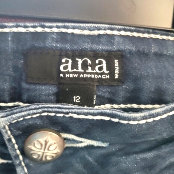 💓 A.N.A Size 12 Embellished shorts - Picture 4 of 7